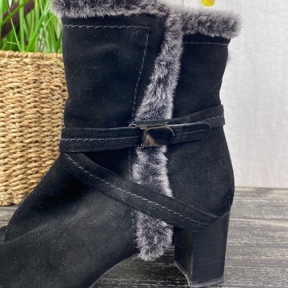 Stuart Weitzman Black Suede Fur Lined Zip Up Ankle Boots 5.5 - Picture 2 of 7